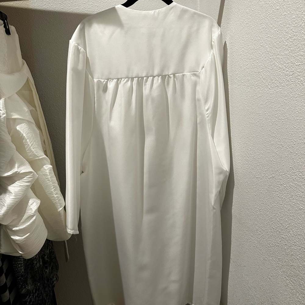 White Graduation Gown - Picture 4 of 6